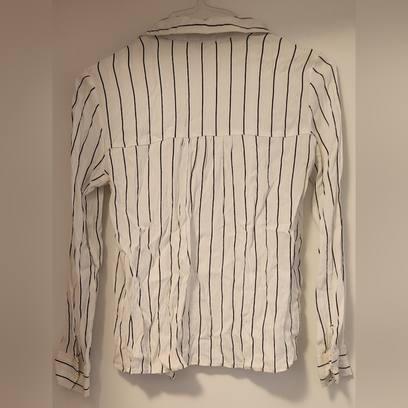Dynamite striped buton up blouse - Picture 2 of 2